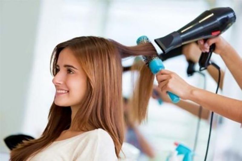 Diploma In Beautician for Beauty Parlour